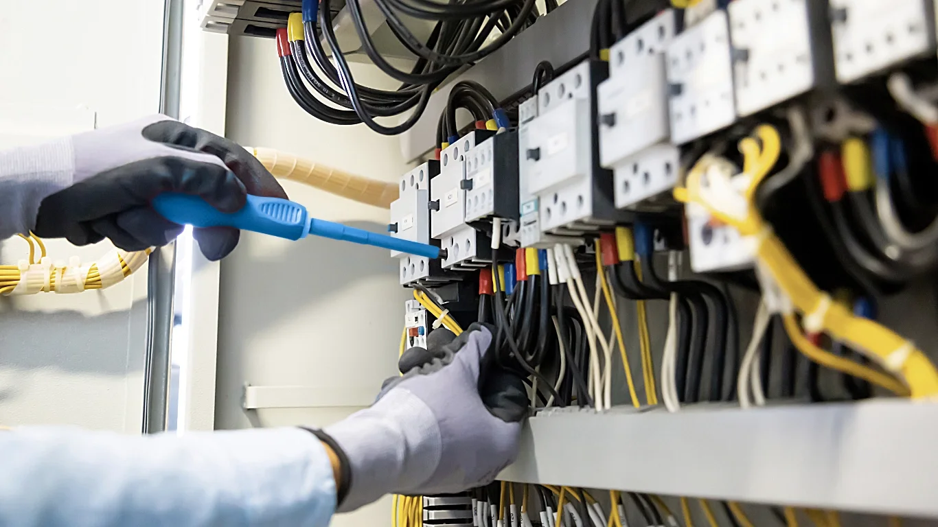 电器柜、电箱等电气电子产品对紧固件产品的要求十分苛刻