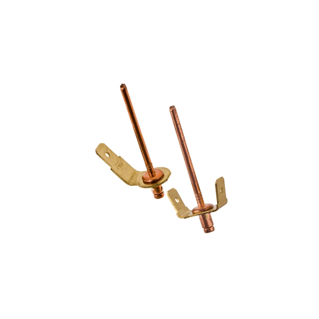 白色背景上的两种版本的POP PMC Terminal铆钉。