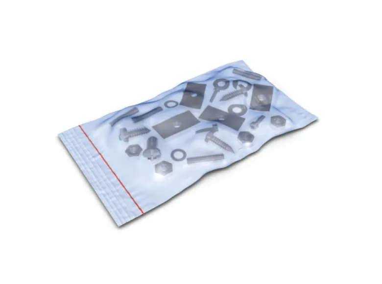 浅蓝色袋中的安装套件，由24个不同型号的组件组成