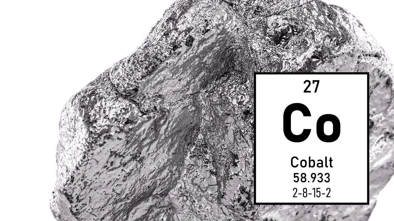 元素钴:银灰色,坚硬,脆性金属,用于光谱分析。图像用于光谱分析。