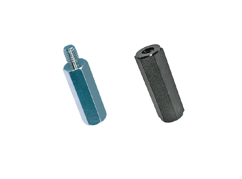 白色背景上的两种不同的支撑柱。