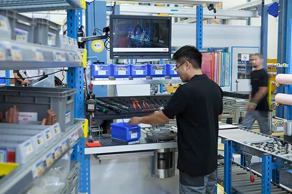 工作单元的详细视图，配备SmartBins。