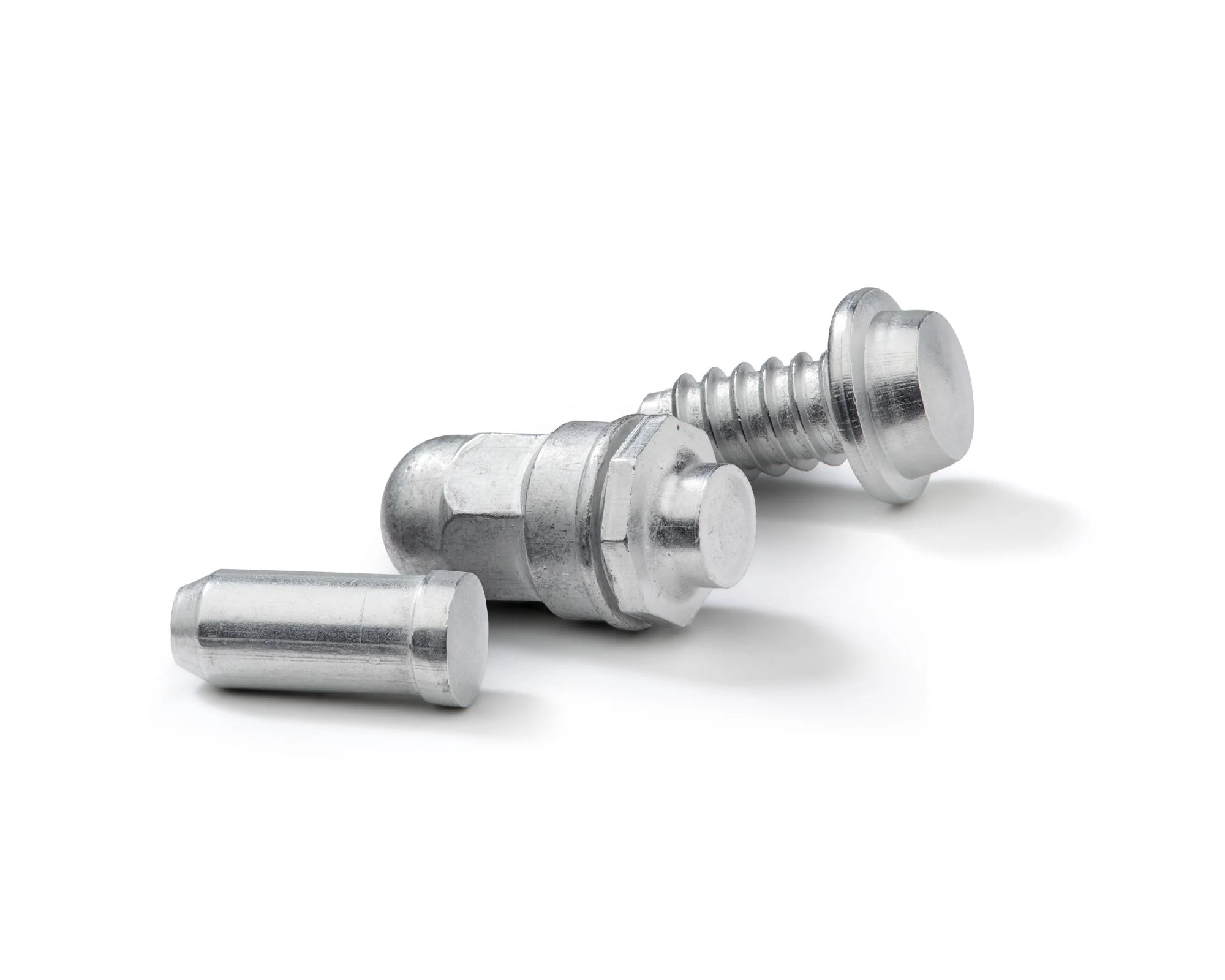 三种不同Stanley Tucker铝焊钉的特写镜头