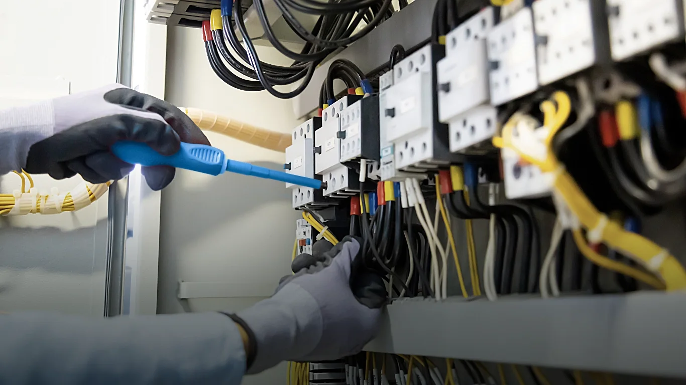 电器柜、电箱等电气电子产品对紧固件产品的要求十分苛刻