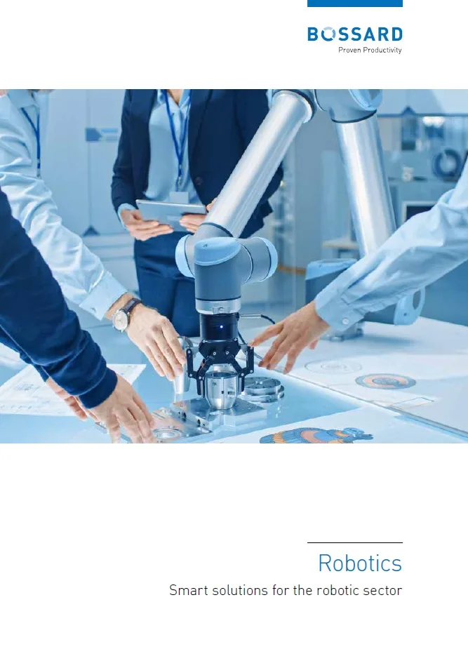 机器人手臂在运作，人类在监督过程