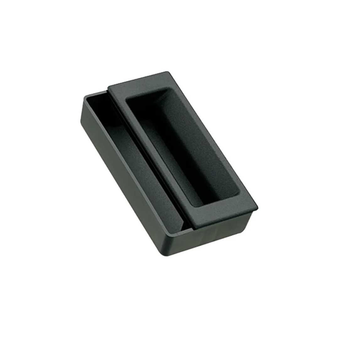 Southco嵌入式拉手在白色背景上。