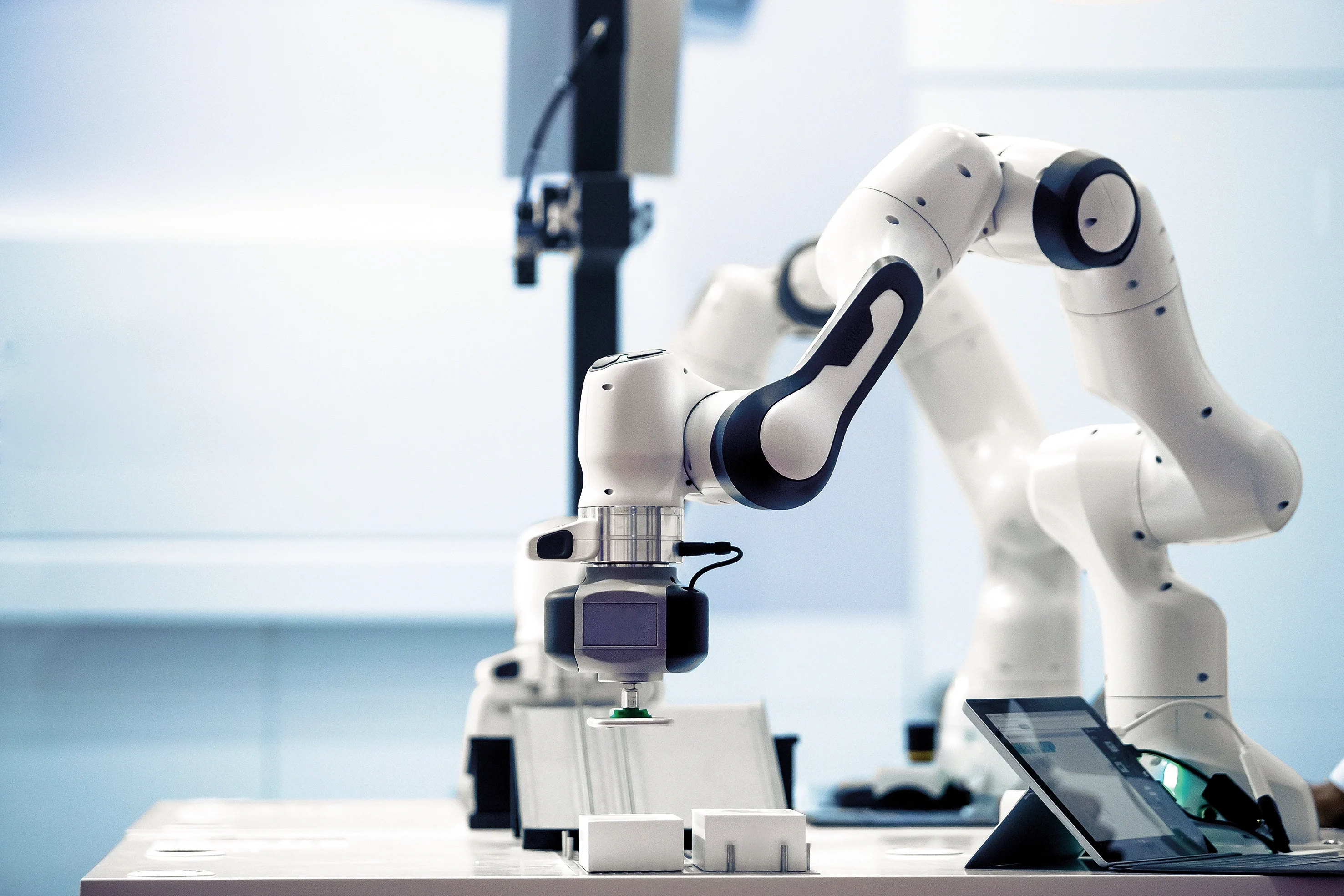 协作机器人制造需要高强度防松螺钉等紧固件